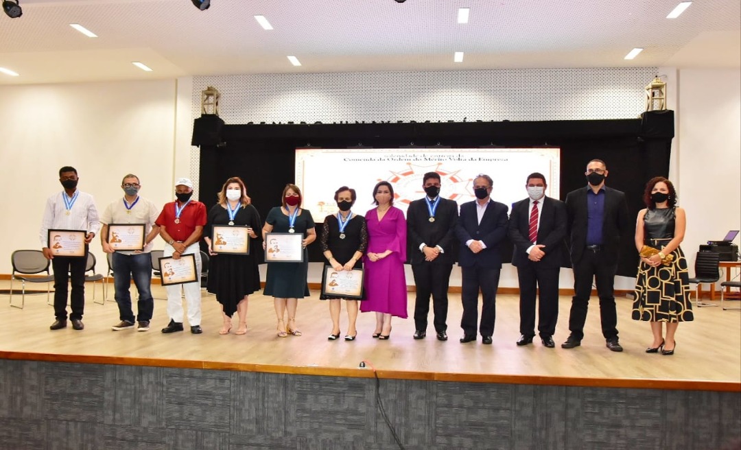 Prefeita Socorro Neri entrega Comenda Volta da Empreza nos 138 anos da capital acreana